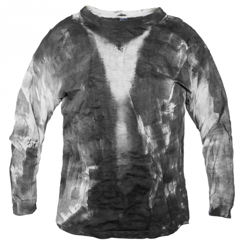 <strong>On a Walk to the Odra River — Looking for Wild Gerlic (4D photogram)</strong><br /><strong>20. 3. 2010</strong><br />long–sleeved t–shirt, size XL cotton, photo–sensitive emulsion, height 76 cm