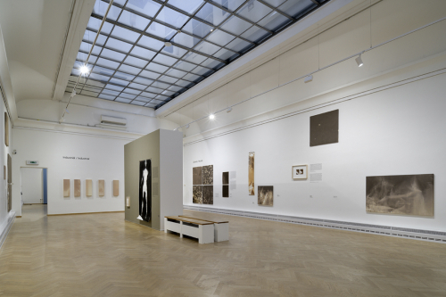 <strong>PAST AND FUTURE PRESENCES</strong><br /><strong>House of Art, Ostrava, 22. 01. — 23. 03. 2025</strong> | curator: Petr Vaňous<br />view of the part exhibition Records, photo: Roman Polášek